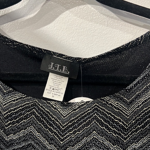 Slinky sparkle holiday scoop neck tank top with chevron print Metallic - Picture 2 of 3